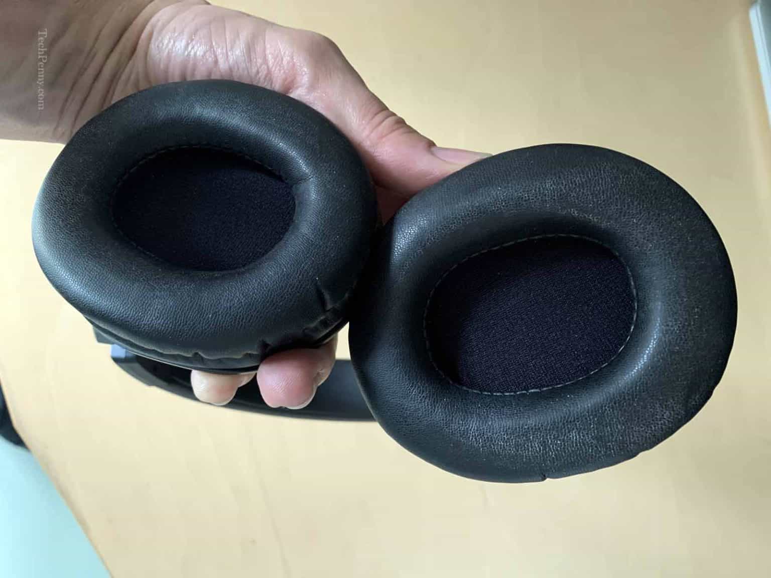 Should Headphones Sit Tight Or Loose? (Solved) TechPenny