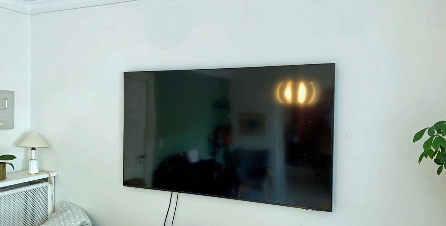 How Much Do Smart TVs Weigh? 12 Examples (Per Size) TechPenny